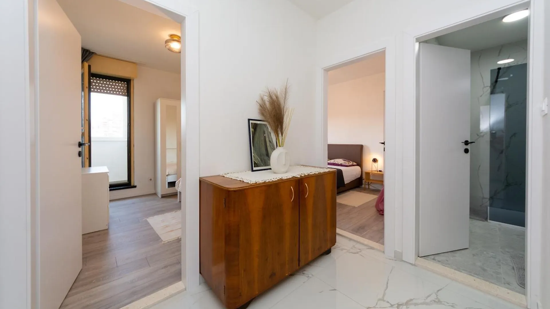 B Residence Split Appartement
