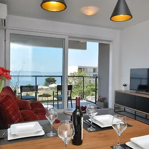 Carmen, Znjan, Apartman
